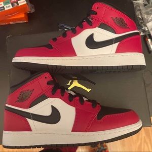 Jordan 1 Retro size 4Y